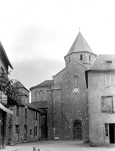 Eglise, bras nord du transept et abside