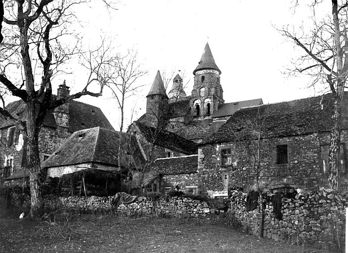 Eglise et maisons