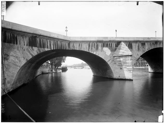 Vue des arches du pont