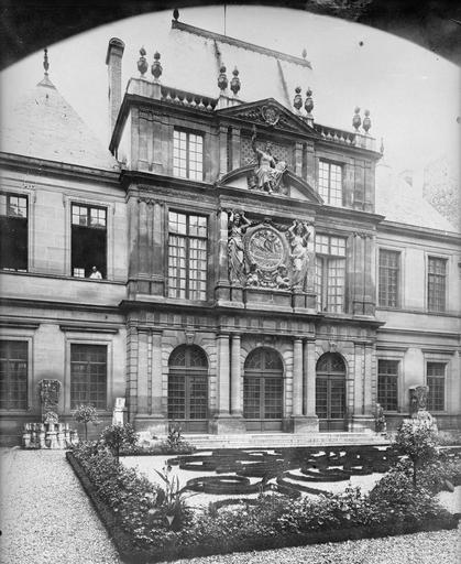 Vue de la cour et du Pavillon des Drapiers, bureau des Drapiers