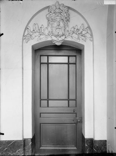 Intérieur, porte