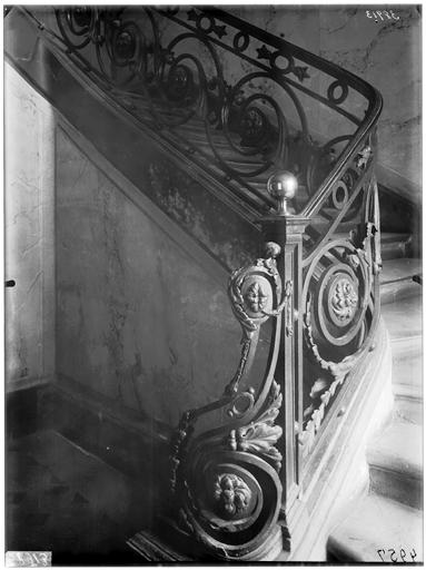 Départ de rampe d'escalier en fer