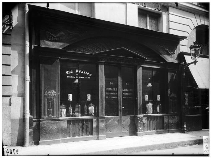 Façade sur rue, vue de la devanture