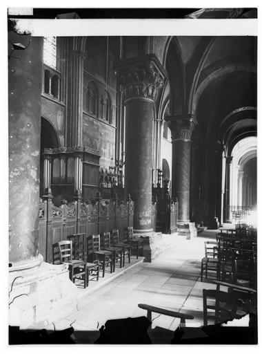 Intérieur, bas-côté