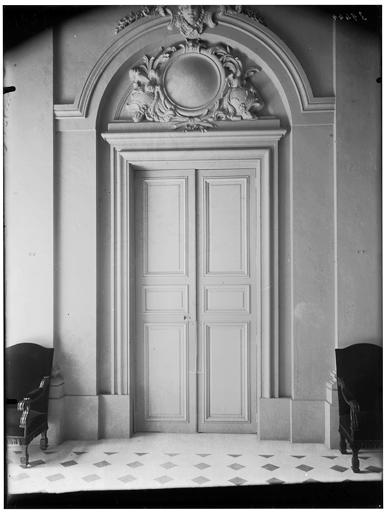 Intérieur, porte