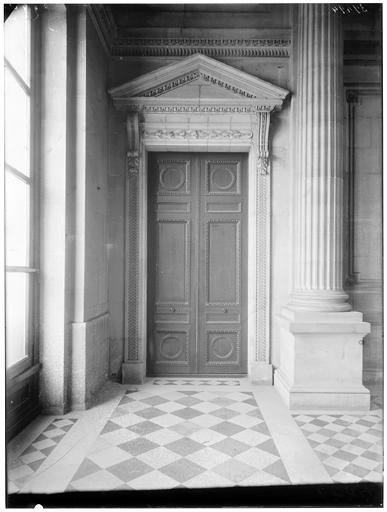 Intérieur, porte