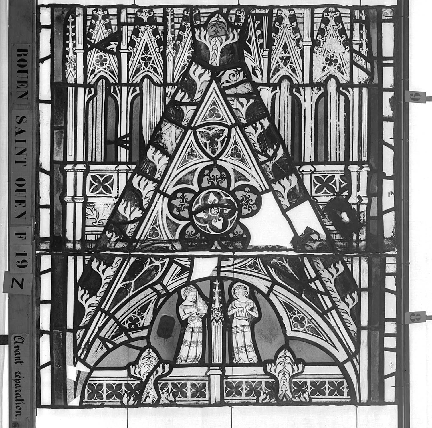 Vitrail, chœur, partie basse, fenêtre 19, panneaux supérieurs