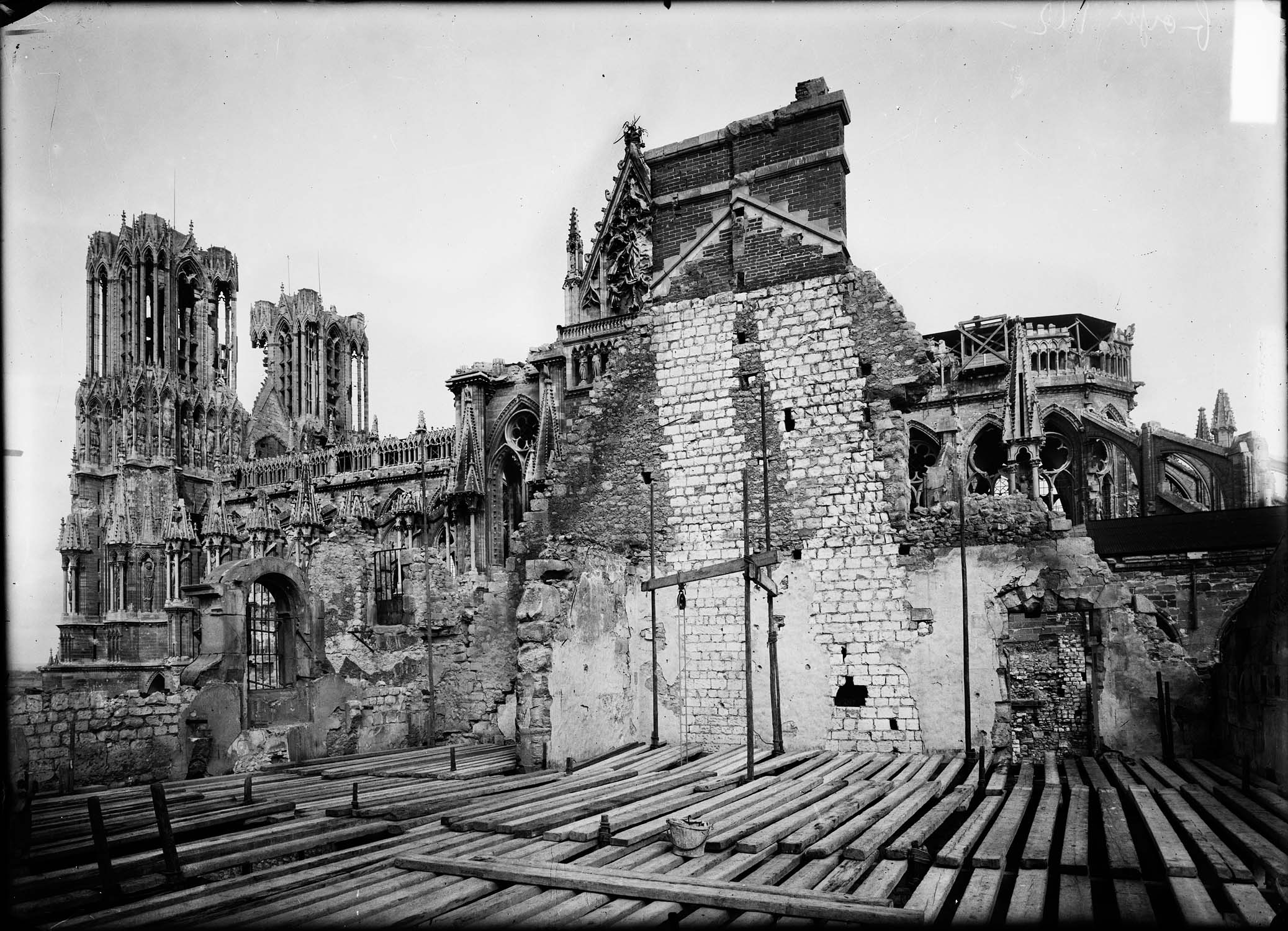 Pignon intermédiaire du bâtiment, sur le jardin