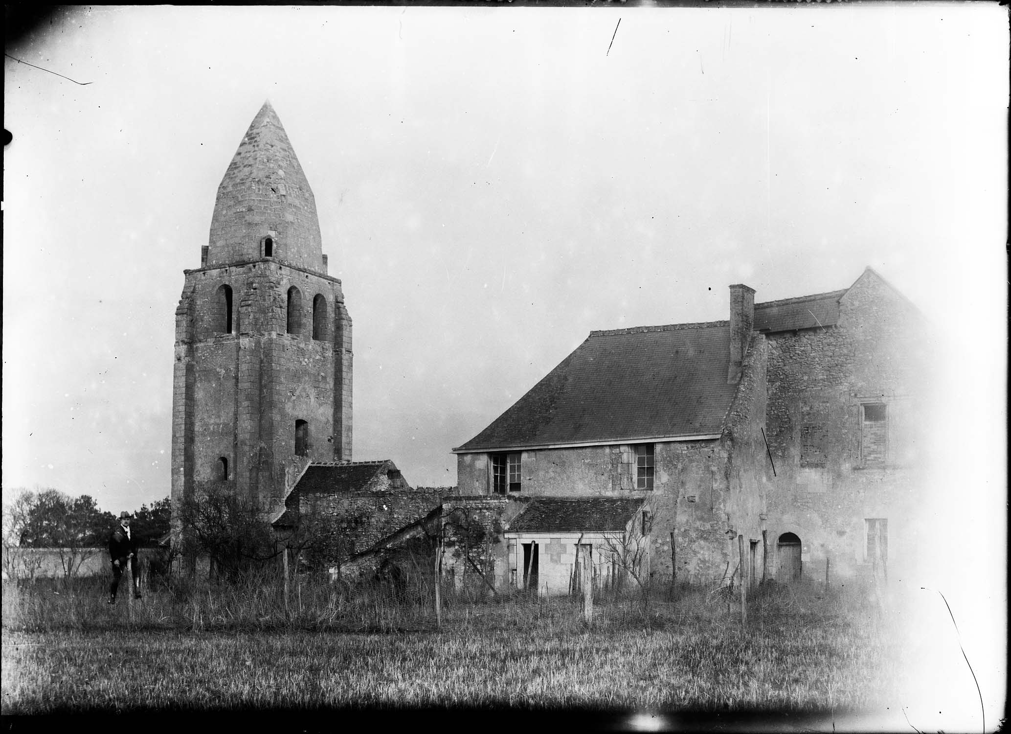 Clocher et bâtiments