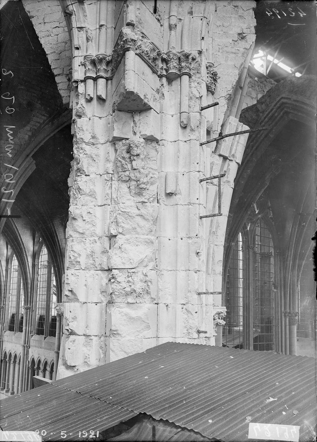 Croisée du transept, pile sud-est, avant consolidation