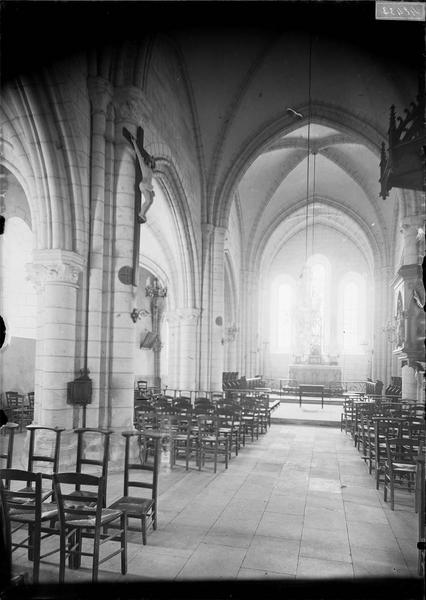 Nef, vue de l'entrée