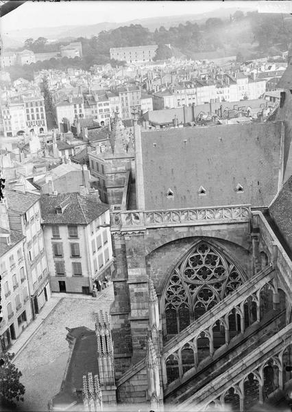 Arcs-boutants et toiture sud