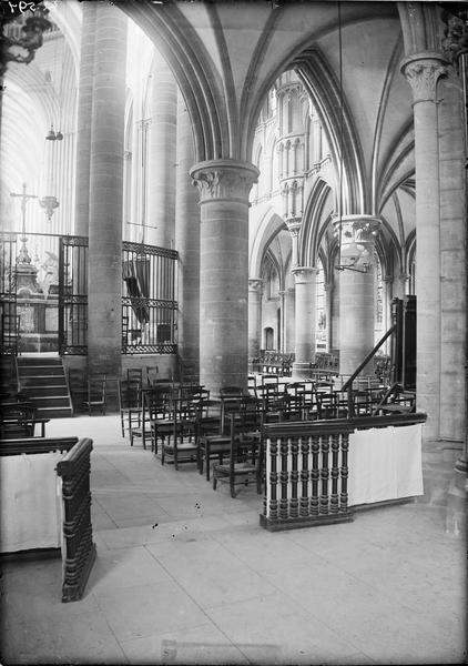 Déambulatoire, perspective côté nord, vue d'une chapelle rayonnante du choeur