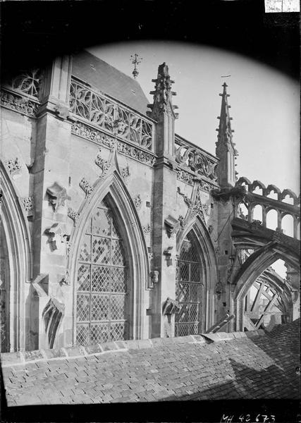 Partie haute, fenêtre et balustrade