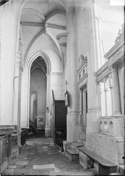 Intérieur, bas-côté