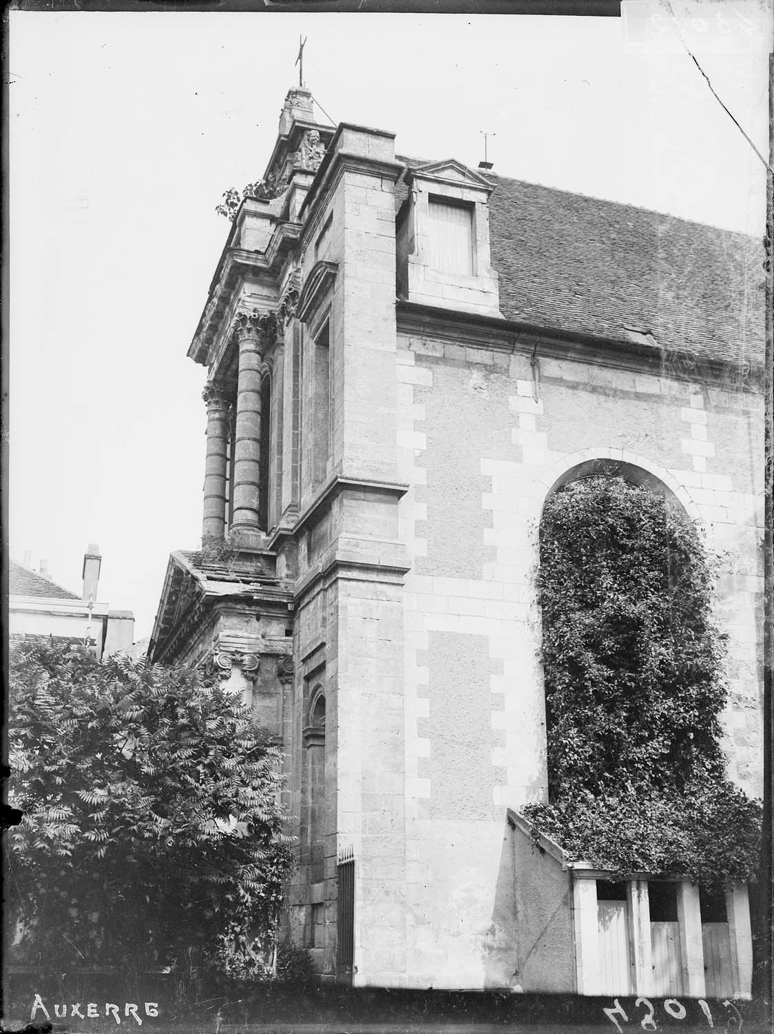 Chapelle, angle sud-ouest