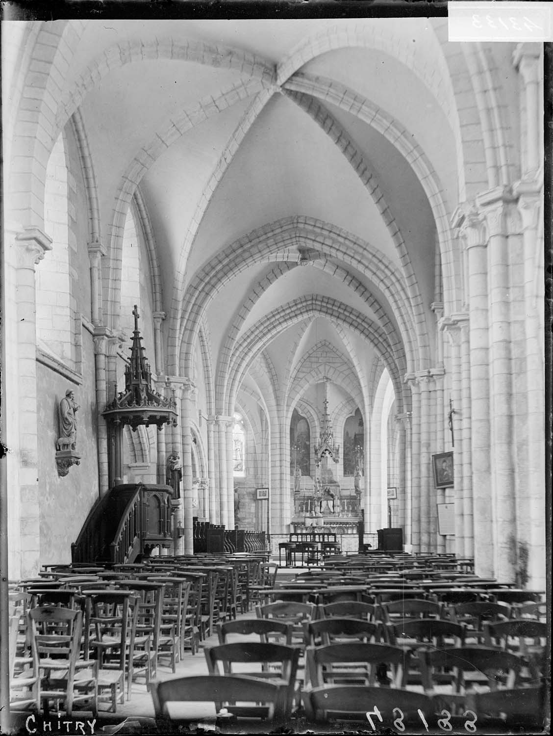 Nef, vue de l'entrée