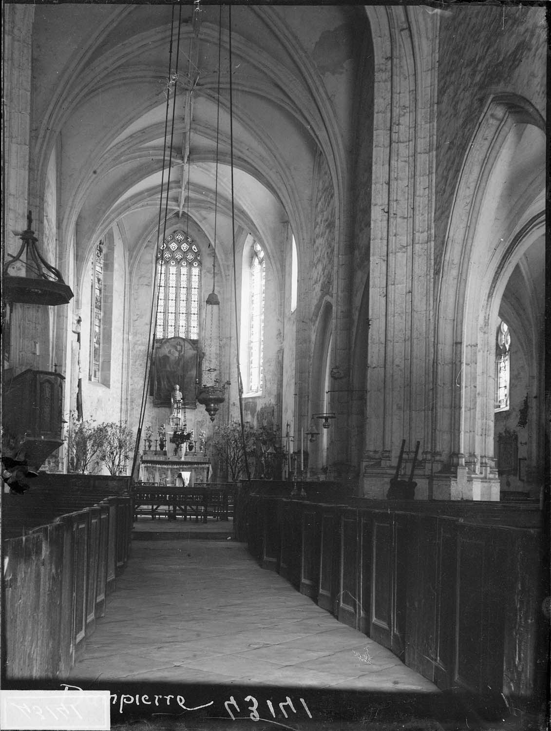 Nef, vue de l'entrée