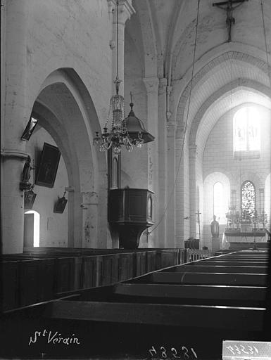 Nef, vue de l'entrée et chaire, vue diagonale