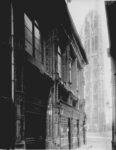 Façade sur rue ; boutique de chaussures