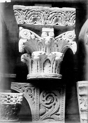 Moulage du chapiteau de l'église Saint-Laumer et du modillon de Notre-Dame de Paris