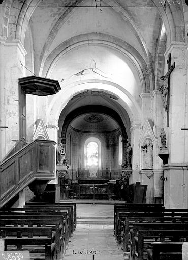 Nef, vue de l'entrée