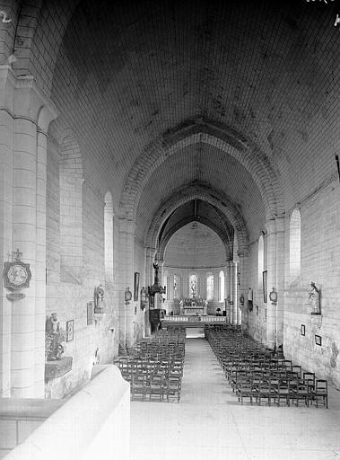 Nef, vue de l'entrée