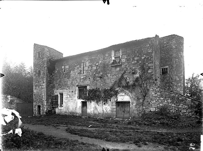 Façade, porte du cloître