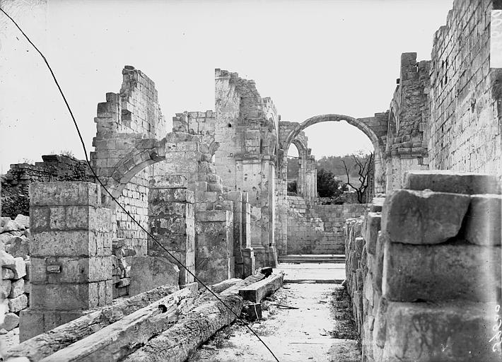 Nef, vue de l'entrée