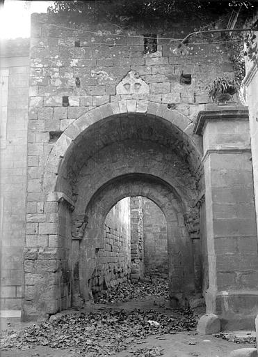 Salle capitulaire, entrée de l'abbaye