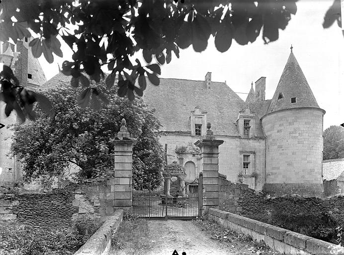 Cour d'honneur, entrée