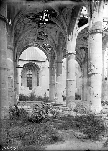 Nef, vue de l'entrée