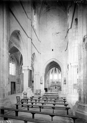 Nef, vue de l'entrée