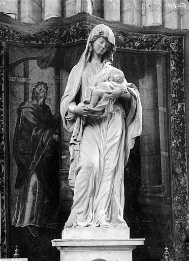 Croisée du transept, la Vierge et l'Enfant