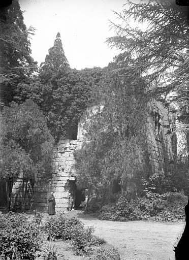 Extérieur, angle en ruines