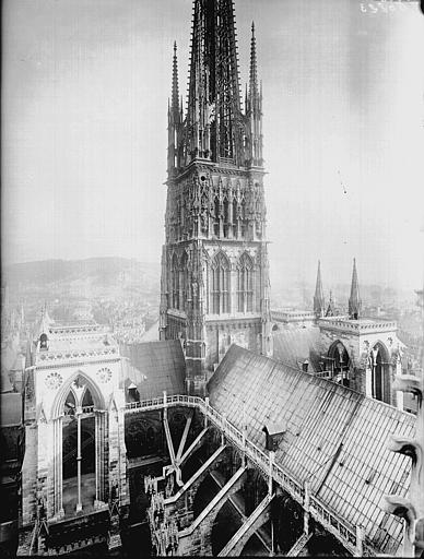 Base de la flèche et partie haute de la croisée du transept