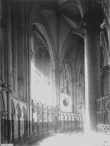 Déambulatoire et chapelle sud