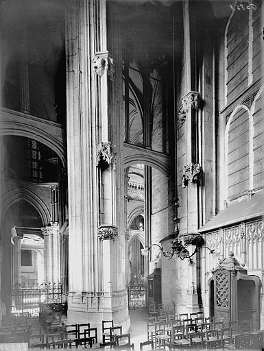 Chapelle Saint-Etienne et vue diagonale de la nef