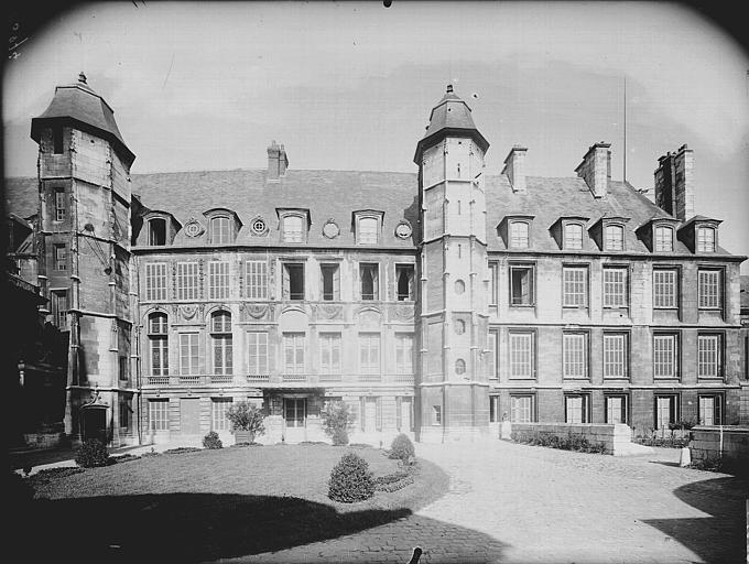 Bâtiment central, au nord