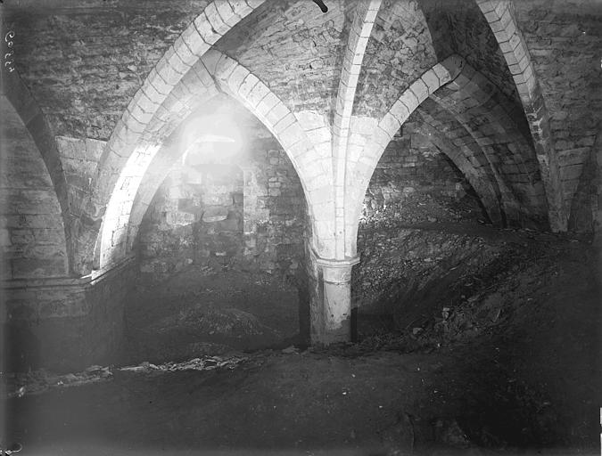 Salle basse sous la chapelle, voûtes vers l'est