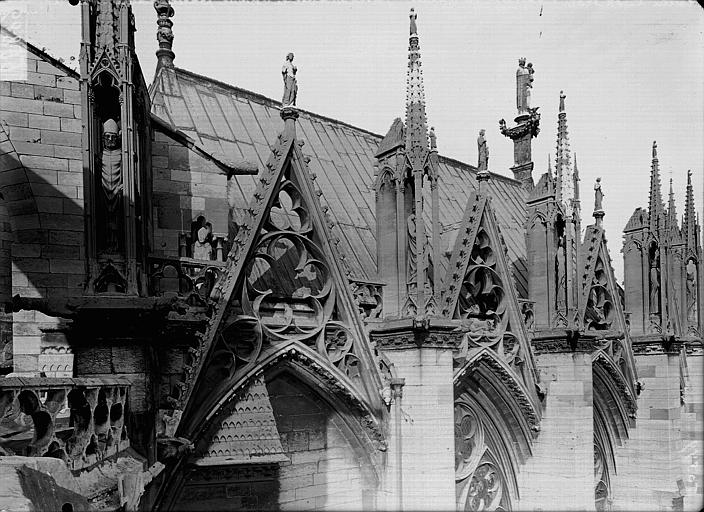 Raccord de la partie haute du choeur et de la chapelle du chevet