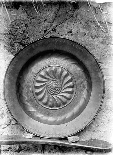 Plat de quête en cuivre