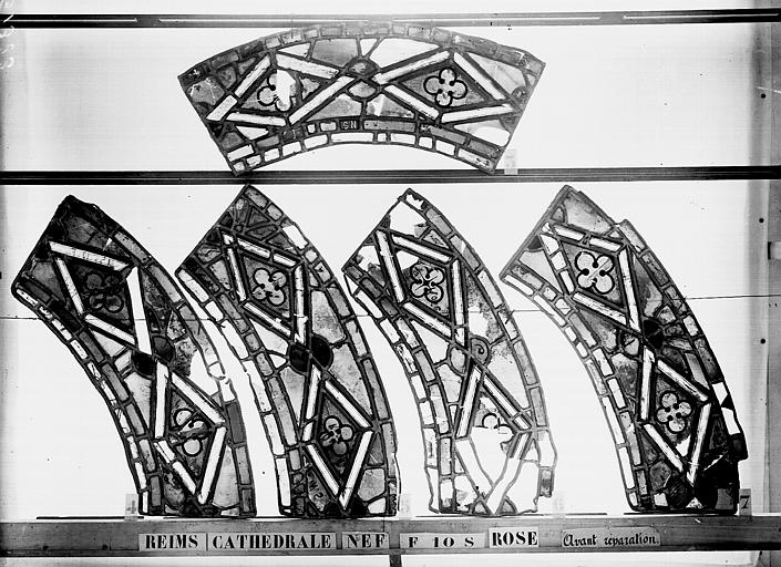 Vitrail, nef, fenêtre 10, rose et écoinçons, panneaux 3, 4, 5, 6, 7