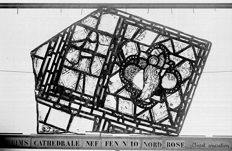 Vitrail, nef, fenêtre 10, rose et écoinçons