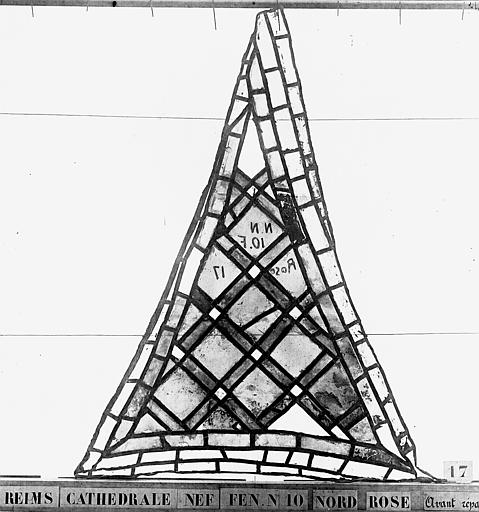 Vitrail, nef, fenêtre 10, rose et écoinçons, panneau 17