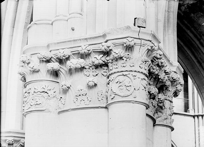 Transept sud, pilier 18, chapiteau