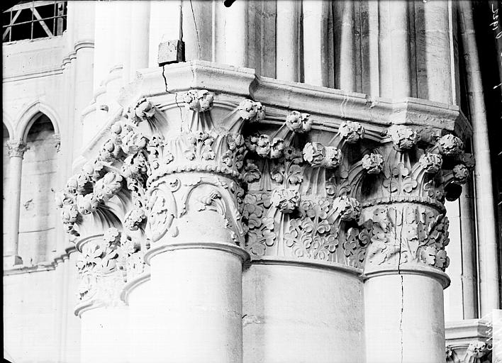 Transept sud, pilier 18, chapiteau