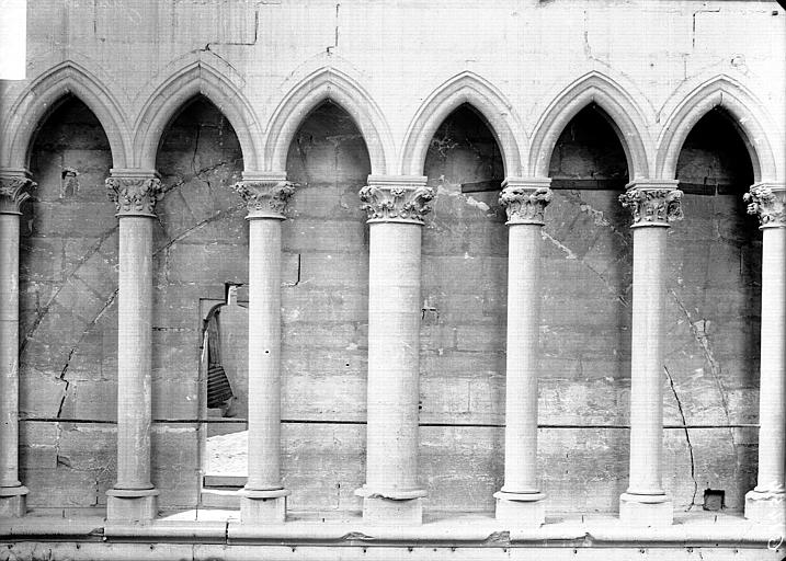 Bras sud du transept, travées, triforium