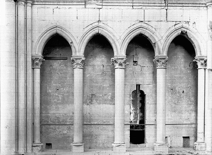 Bras sud du transept, travées, triforium