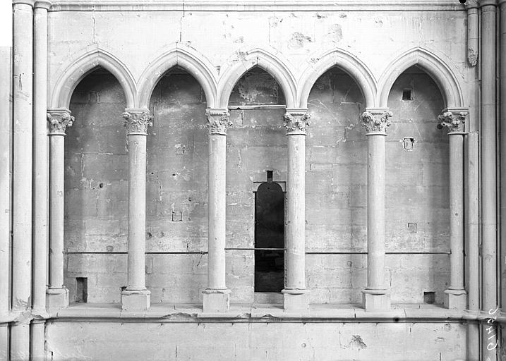 Bras sud du transept, travées, triforium